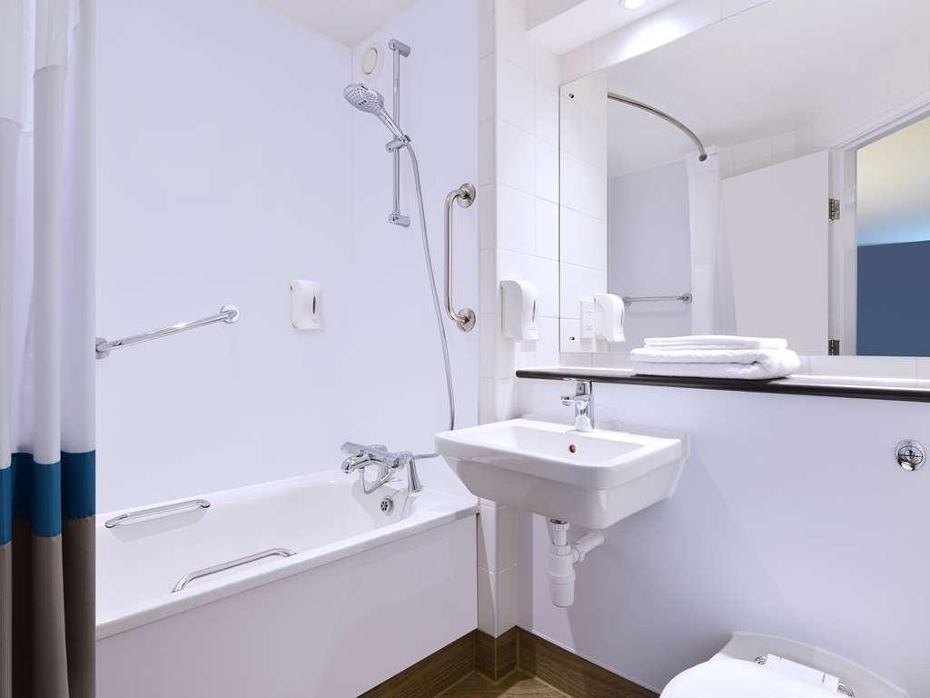 Travelodge London Covent Garden Exteriör bild