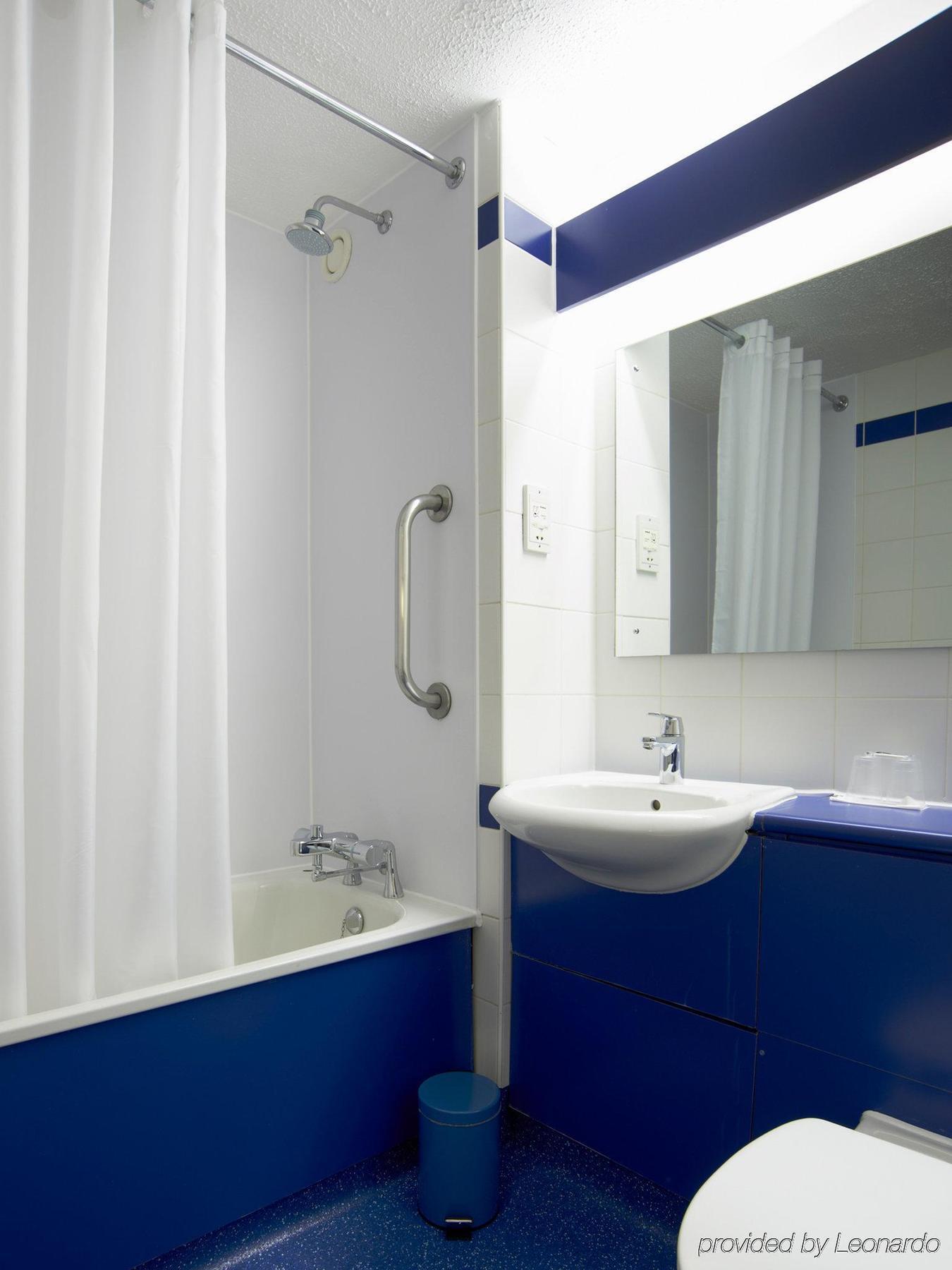 Travelodge London Covent Garden Exteriör bild